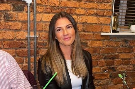 قصة مثيرة.. كواليس رحلة حارسة مرمى منتخب ويلز