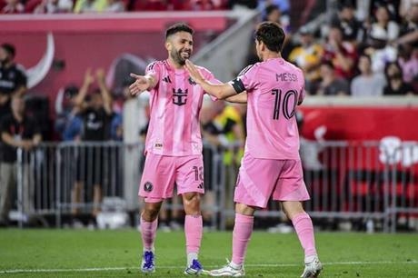 قواعد صارمة في الدوري الأمريكي تهدد ميسي وألبا بالإيقاف