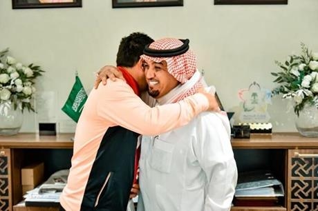 فريق في دوري روشن السعودي يقيل مدربه بعد أسبوعين فقط من تعيينه