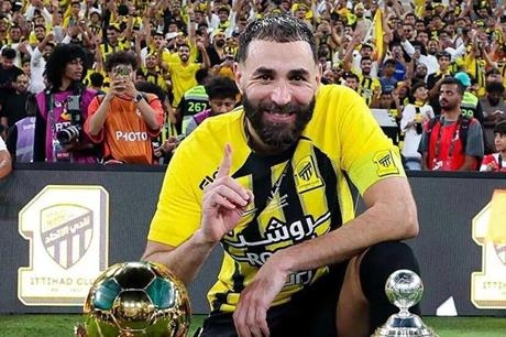 بنزيما مستمر مع "النمور" وعقد جديد في الطريق