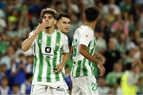 الركراكي يفاضل بين 3 خيارات لتعويض الزلزولي