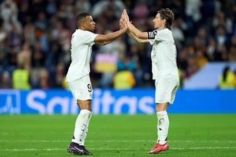 رسميا .. ريال مدريد يمنح مبابي رقم مودريتش