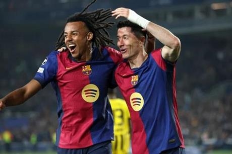 نجم برشلونة يعلن الاتفاق على تجديد عقده حتى 2030