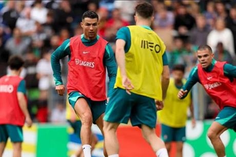 البرتغال ترفض أعذار غياب كريستيانو عن جنازة جوتا