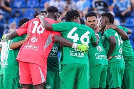 عملاق أوروبي يهدد استقرار الأهلي بعرض مفاجئ