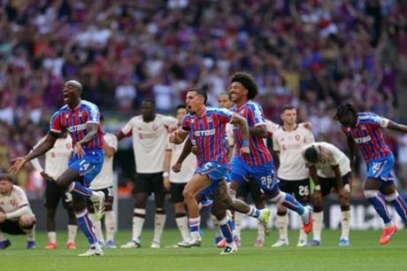 كريستال بالاس يقهر ليفربول ويتوج بالدرع الخيرية للمرة الأولى في تاريخه
