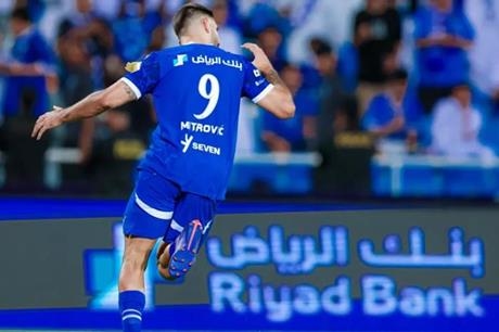 بقيادة الهلال والنصر.. خطر "الرحيل" يهدد 5 من نجوم دوري روشن