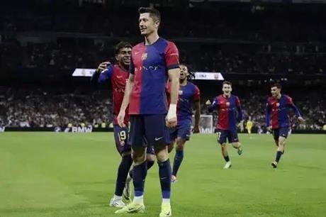 ليفاندوفسكي: بفضل تشافي وصل برشلونة إلى ما هو عليه الآن