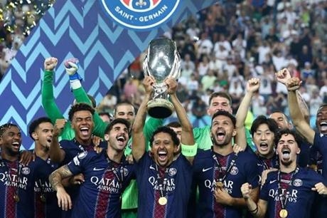 تتويج باريس سان جيرمان بالسوبر الأوروبي يحرج الهلال .. ماذا حدث؟