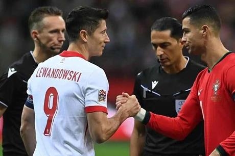 بعد كريستيانو رونالدو.. ليفاندوفسكي يشن هجوما على الكرة الذهبية