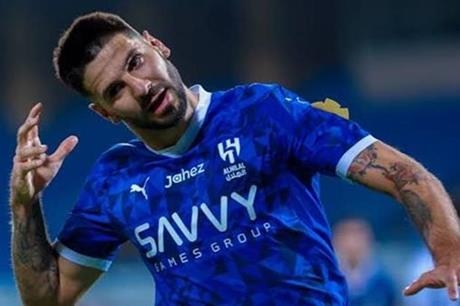 الهلال يقترب من استعادة ميتروفيتش