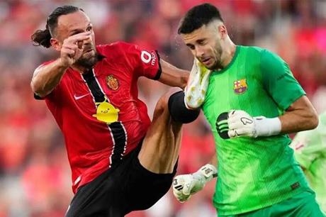 حارس برشلونة يثير قلق الجماهير بعد التدخل العنيف ضده في مباراة ماريوكا