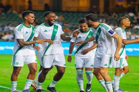 الأهلي يكتسح القادسية ويضرب موعدا مع النصر في نهائي السوبر السعودي