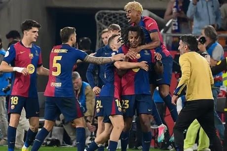5 سنوات جديدة تحصن مدافع برشلونة