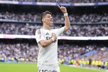 سر الضمادة.. أردا جولر يثير القلق في تدريبات ريال مدريد