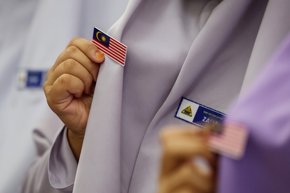 Instilling patriotism early: Extend wearing of Jalur Gemilang badge to kindergarten students, says unity minister