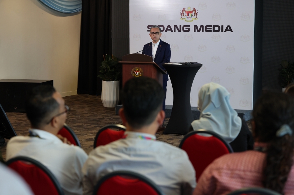 Fahmi deflects questions on Health Ministry's open house controversy, says it was not discussed in Cabinet