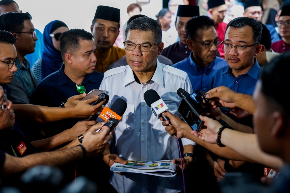 Saifuddin: Immigration officers getting 600 body cams under integrity push, autogates coming in June