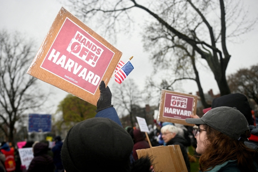 Who accredits US universities and what does Trump want to change?