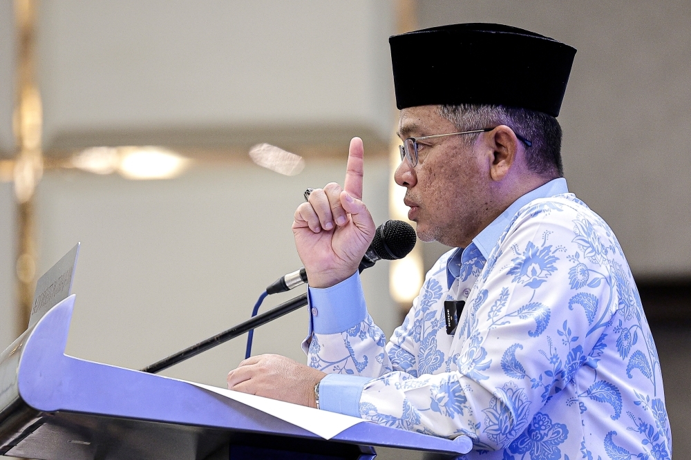 Don't trust celebrity endorsements blindly: Minister warns Malaysians against dubious Haj deals
