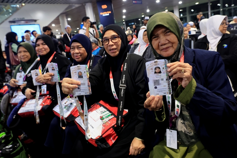 Malaysian pilgrims begin their Haj journey as first group departs for Madinah