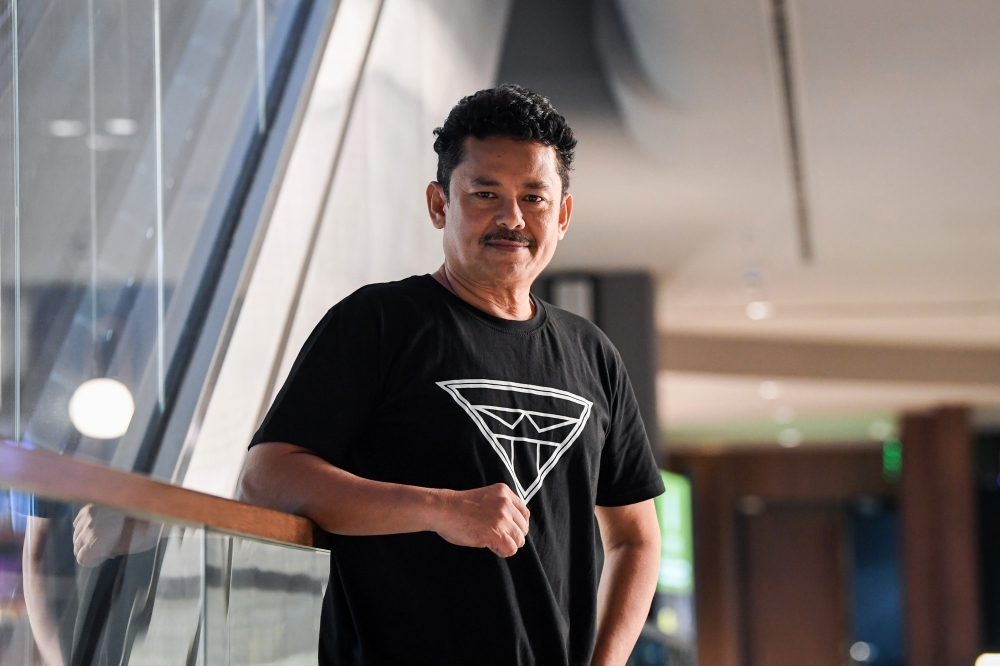 Voice of a generation Halim Othman gets his superhero moment in ‘Keluang Man' — with a ‘Roda Impian' throwback (VIDEO)