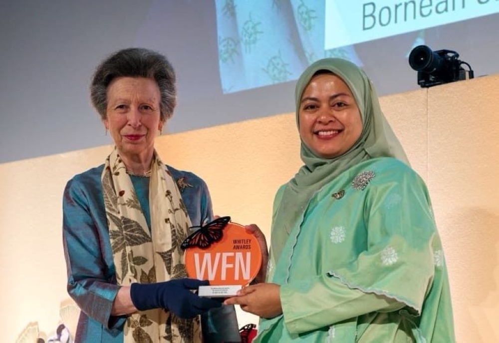 Malaysian biologist Farina Othman wins global award for work with palm oil farmers to protect last 300 Bornean elephants in Sabah
