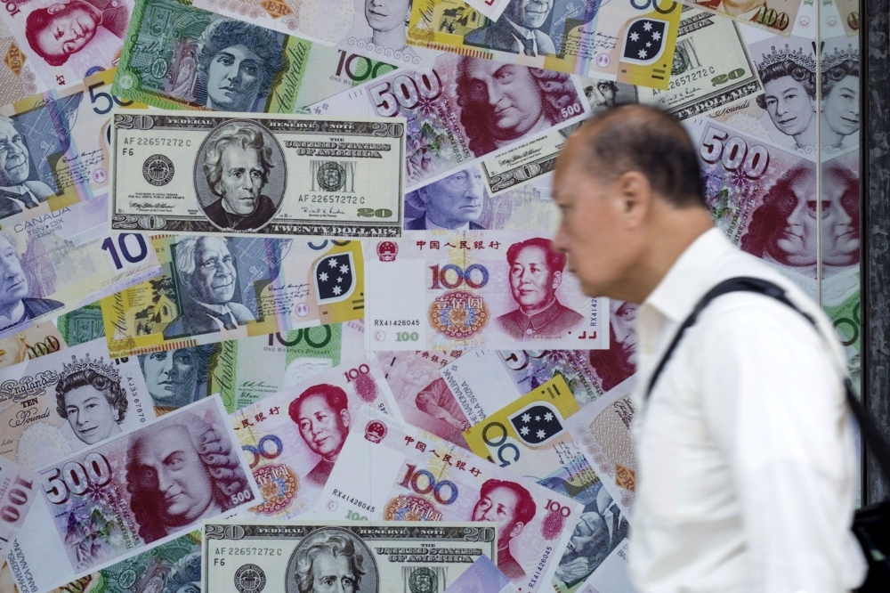 Trade talks spark dollar retreat, Aussie and yen lead currency gains