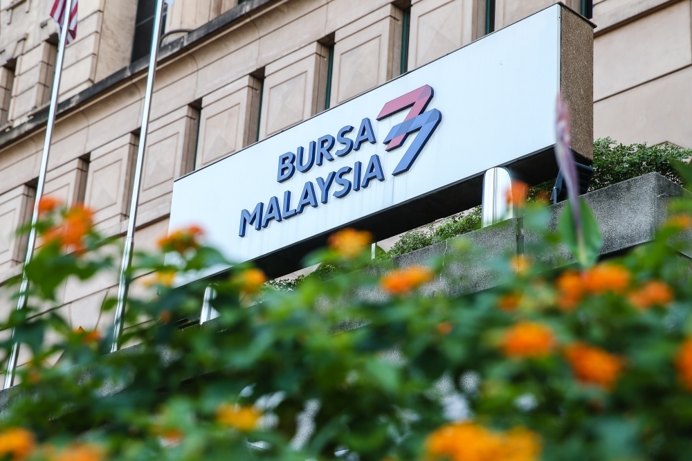 Bursa Malaysia ends on a high note, with telecommunications and property stocks driving late rally