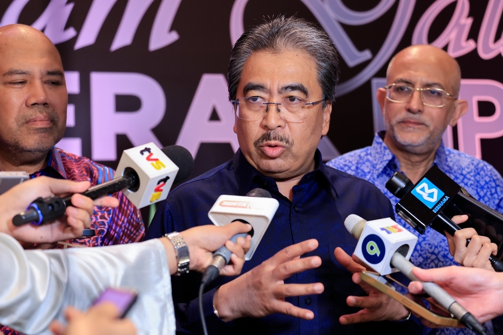 Exporters warned: Gloves made abroad won't get origin certificate, Malaysia not a hub for trade diversion