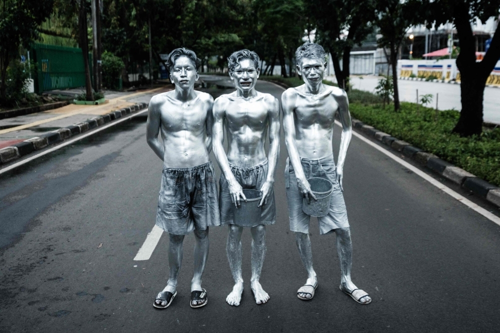 A day in the life of Jakarta's ‘manusia silver', the painted beggars who struggle for a dignified future