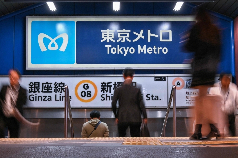 Media: Tokyo Metro suspends service after knife attack injures multiple people; suspect detained