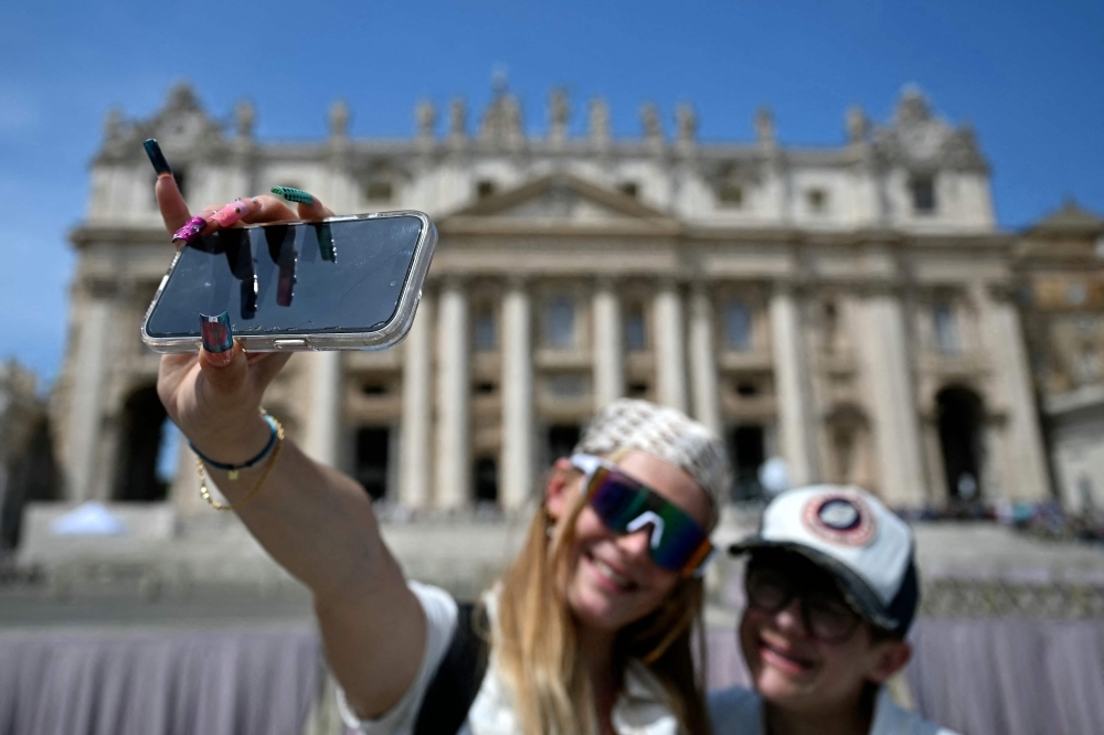 Snap a selfie, spot your real age: How new AI could transform the way doctors treat cancer
