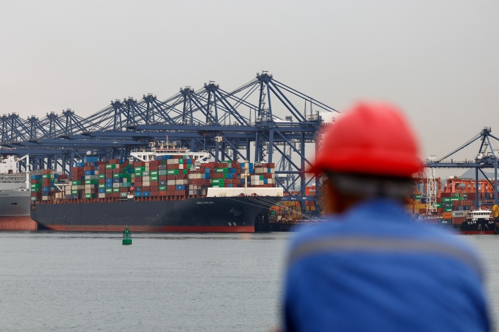 Container shipping firms cull Asia-US service, Trump tariffs collapse trade