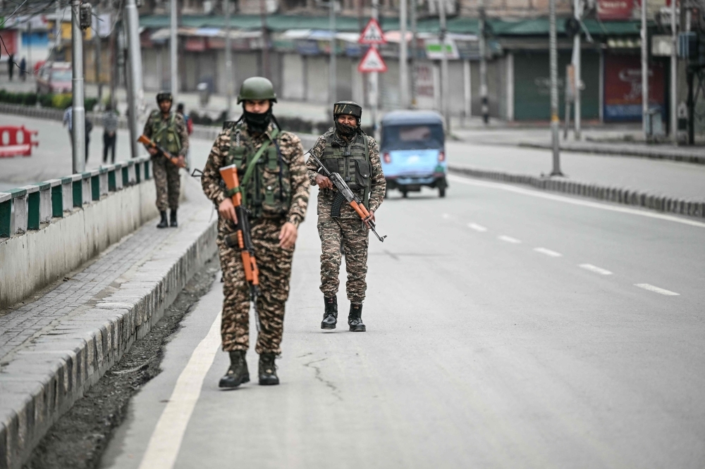Foreign Minister: Students in India, Pakistan advised to contact missions, steer clear of Kashmir
