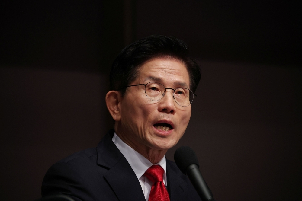 S. Korea conservatives choose presidential candidate after last-minute chaos