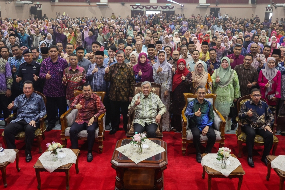 Abdullah Badawi's poetry, not infrastructure, is his legacy, says son at MRSM renaming in Kepala Batas
