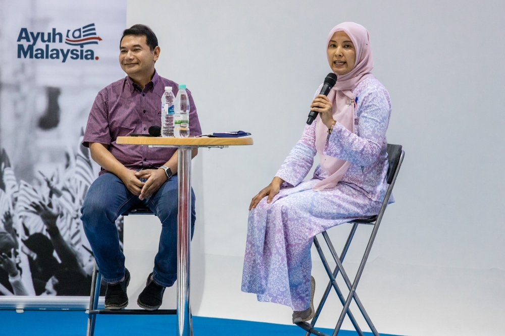 Political suicide? Rafizi urges backers to support Nurul Izzah instead in PKR polls, warns her defeat would signal rejection of Anwar