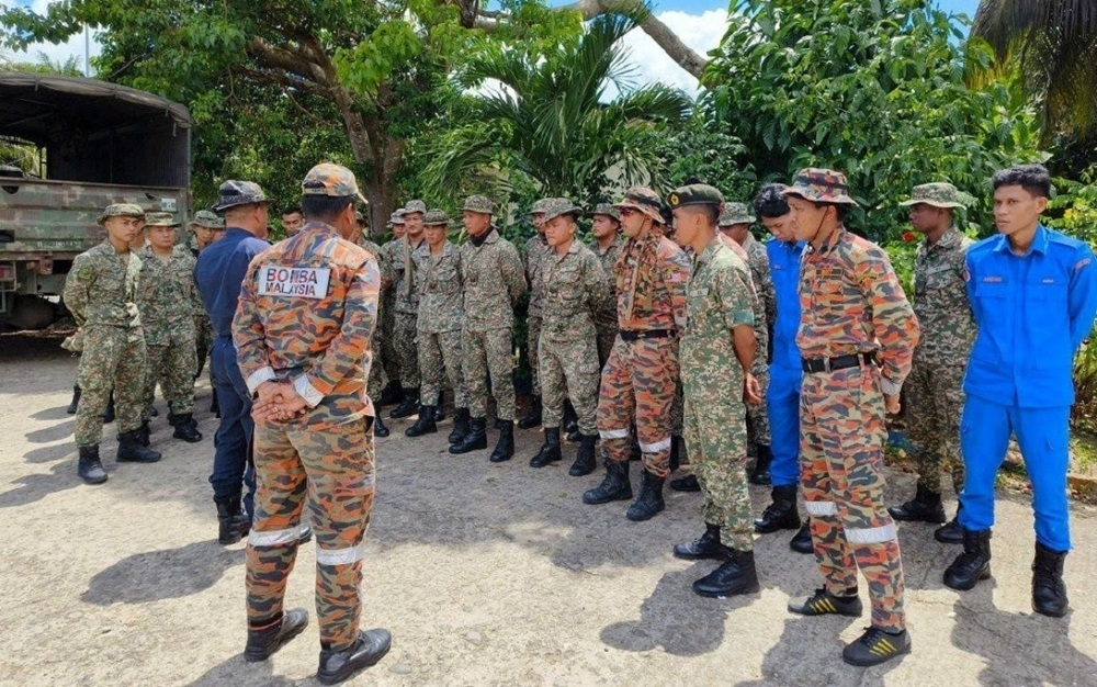 Two men escape Lahad Datu forest, search continues for missing military duo