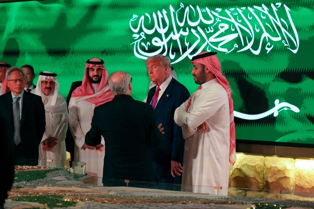 Trump shocks Riyadh summit with Syria sanctions U-turn, trillion-dollar Saudi deals on the table