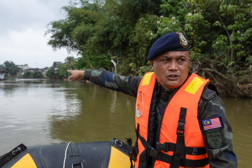 PGA detains four for illegal border crossing in Kelantan, boatman escapes; two test positive for meth