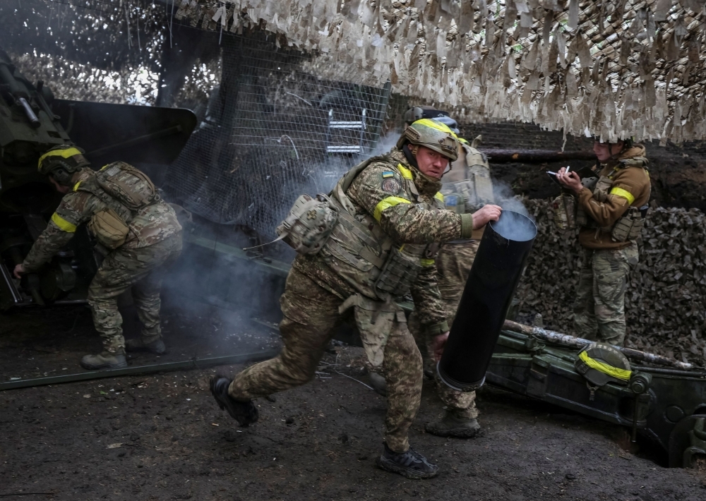 EU tightens grip on Putin's war machine with new sanctions as peace deadline looms