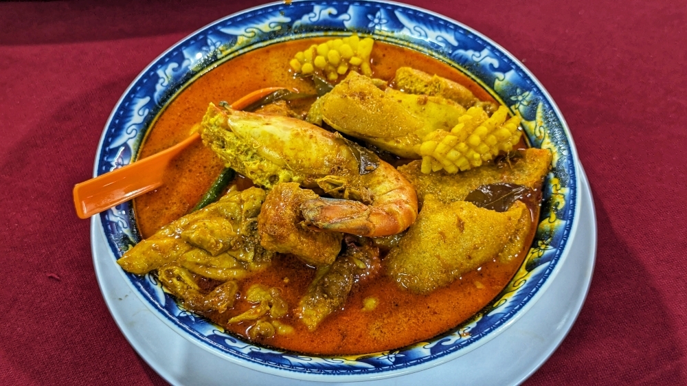 In Cheras, Fang Hong Curry Mee serves up a little bit of everything — from curry mee, to Hakka ‘zha yuk' and Sichuanese stir-fried pork and peppers