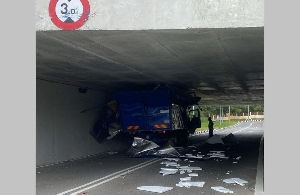 How low can you go? Lorry gets wedged under tunnel after driver ignores height limits in Labis