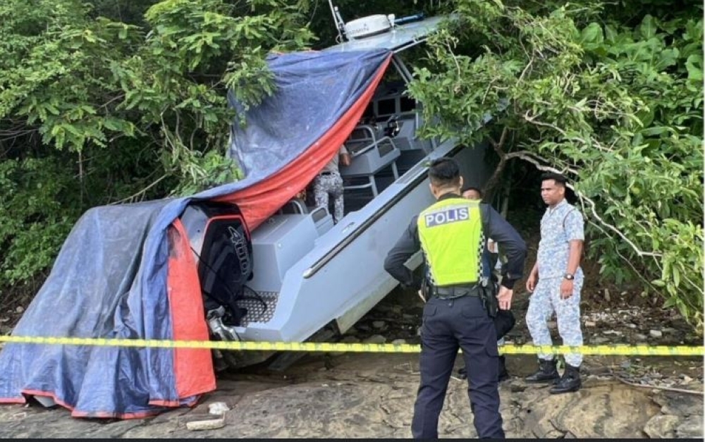 Navy boat crashes into tourist vessel during LIMA'25 drill, no major injuries reported