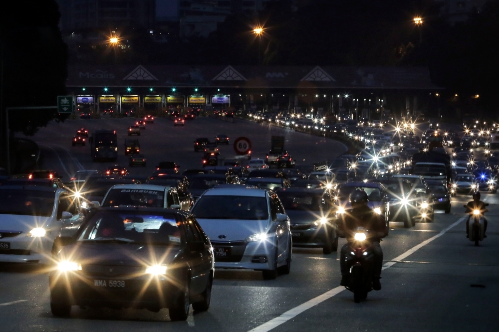 PLUS activates tidal flow lane on NKVE's Kota Damansara-Damansara stretch tonight for pavement improvement works