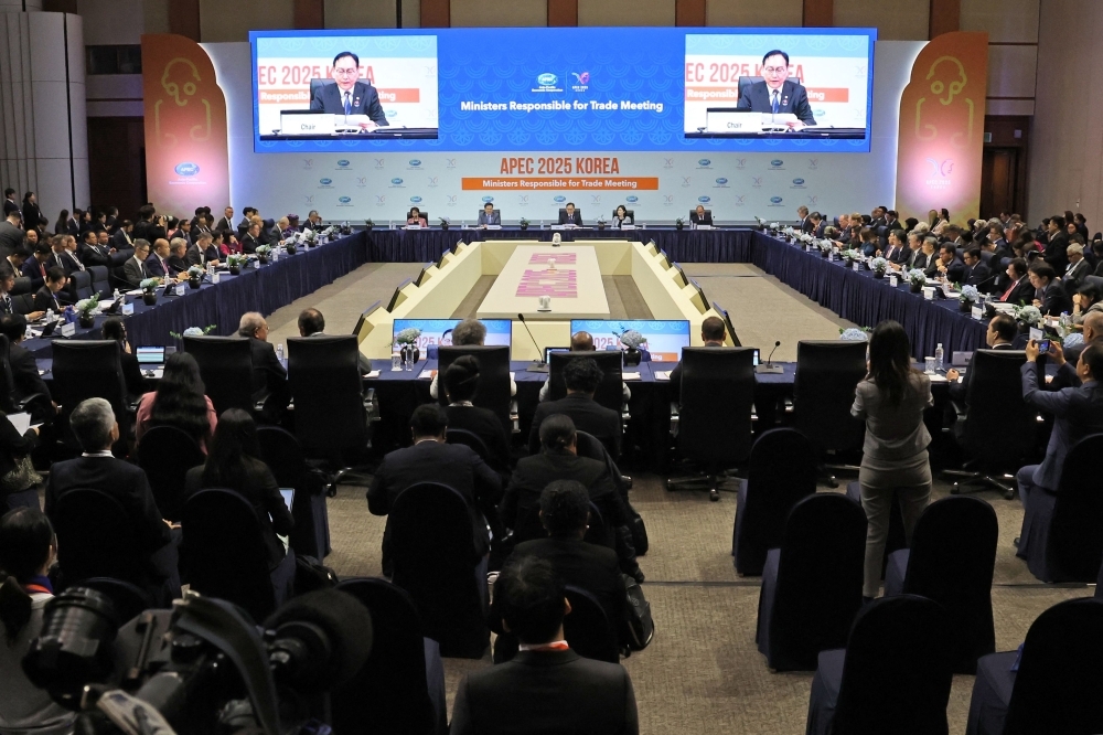 Apec warns of fragile global trade amid unease over US tariffs