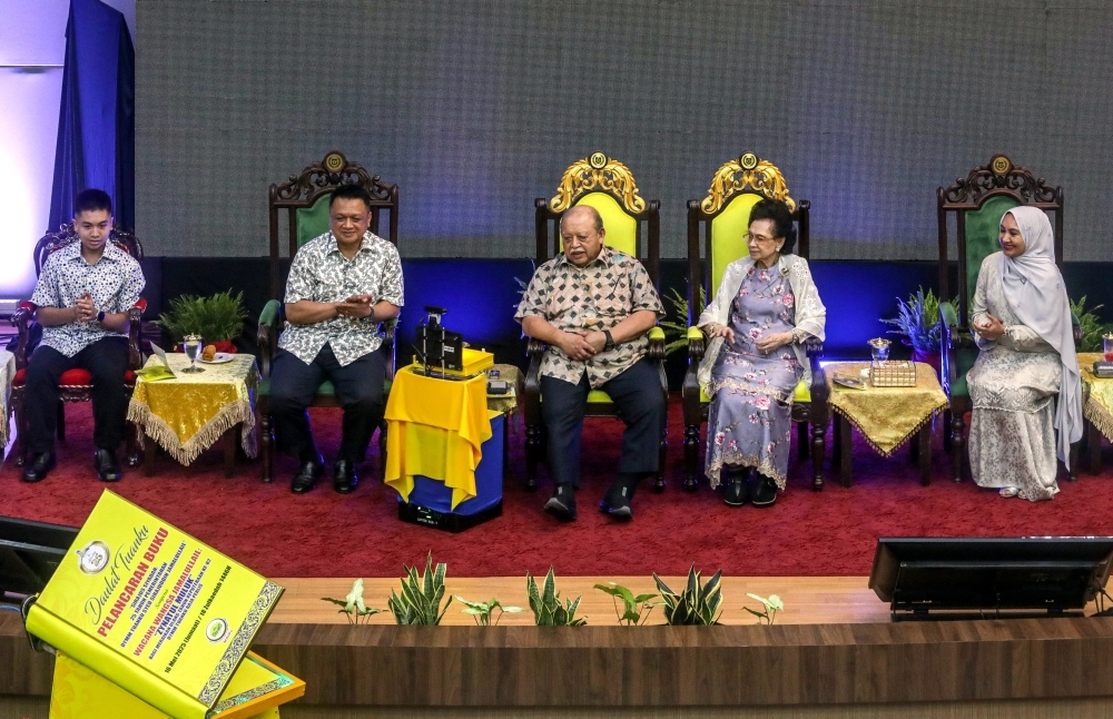 Raja of Perlis confers state awards, medals on 25 recipients to commemorate birthday
