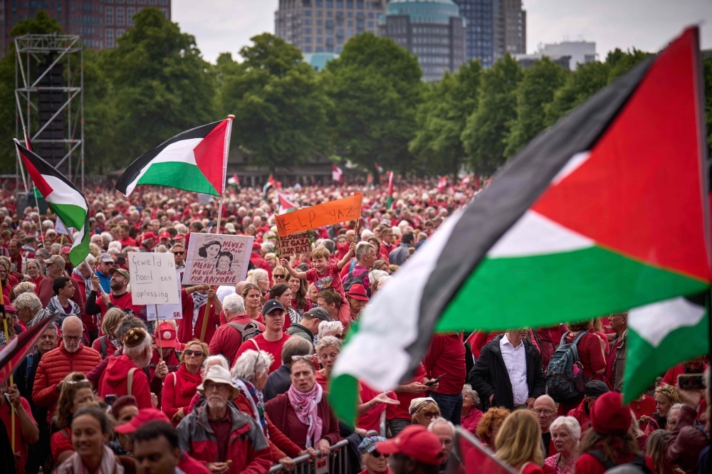 Tens of thousands Dutch protesters form ‘red line' for Gaza in biggest demonstration against Israel's genocide in 20 years
