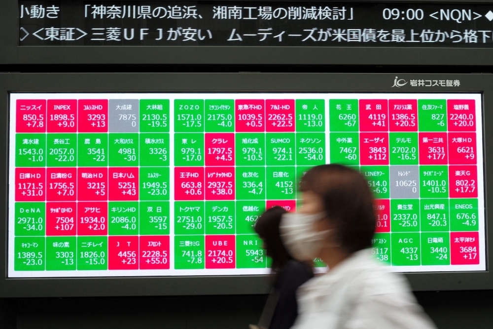 Asian stocks climb as investors weigh US debt, trade and rate decisions